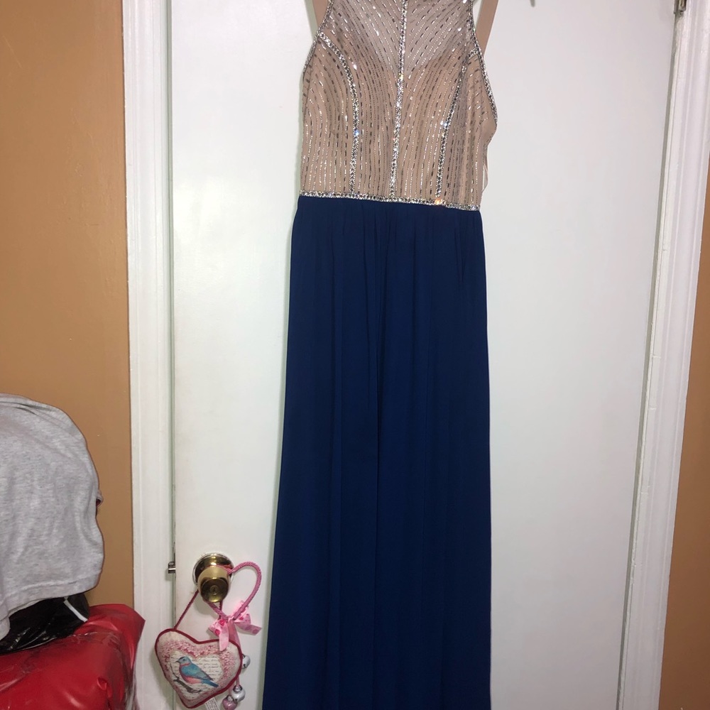 Prom dress - Picture 2 of 8